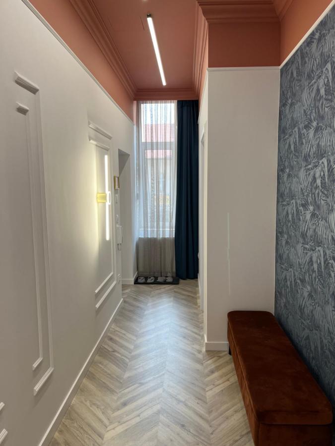 Central Gallery Apartment Debrecen Luaran gambar