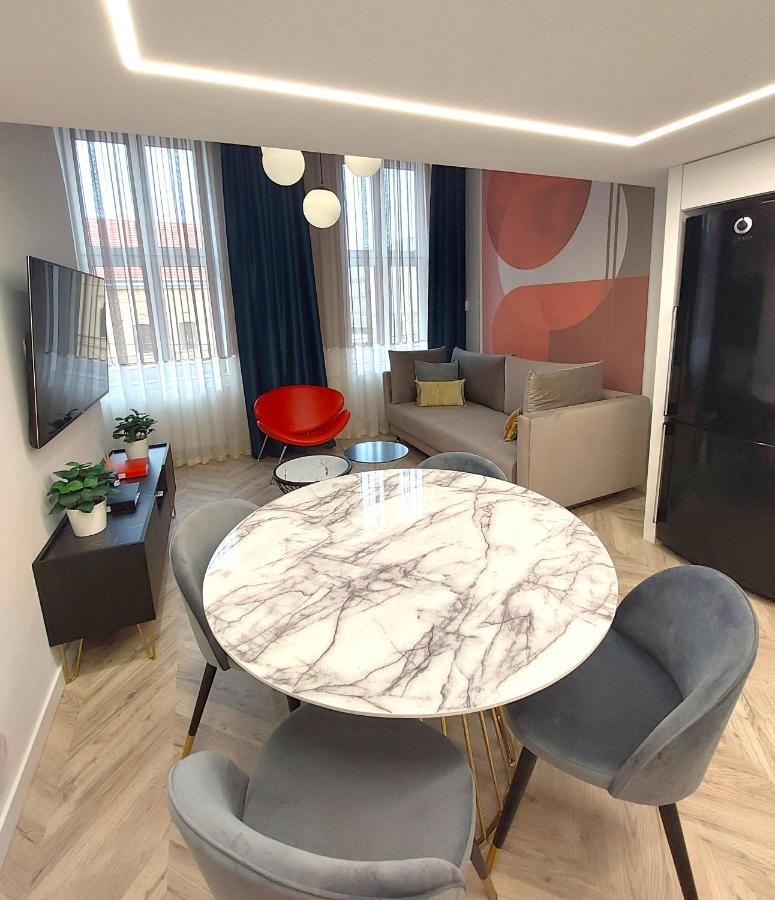 Central Gallery Apartment Debrecen Luaran gambar